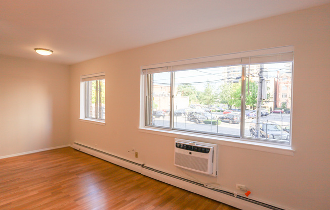 6161 N WINTHROP