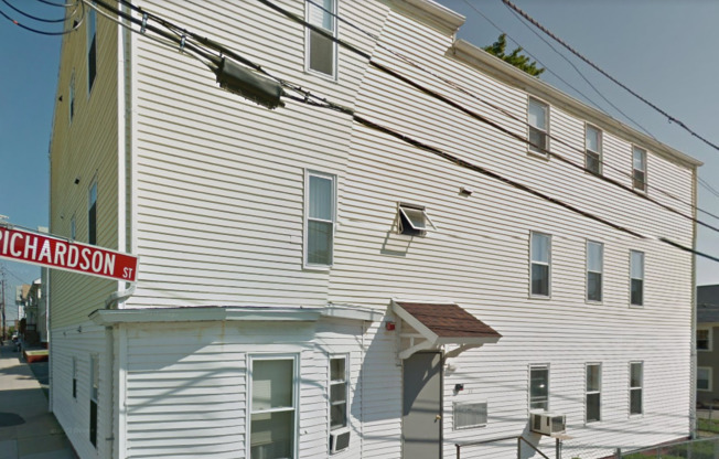 33 Richardson Street