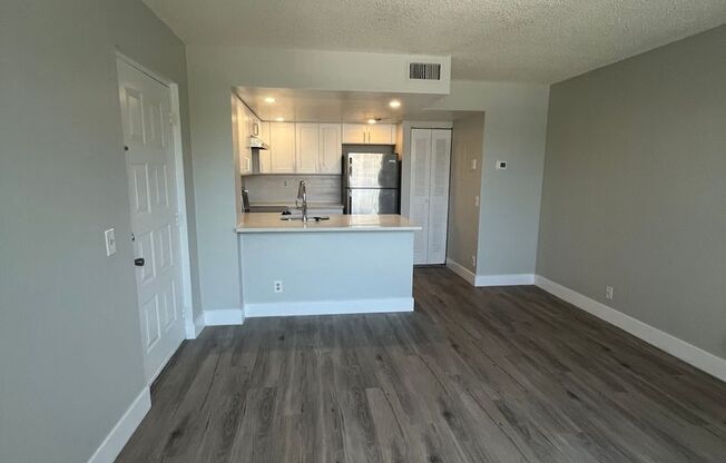 ONE BEDROOM ONE BATHROOM ! WITH W/D!!