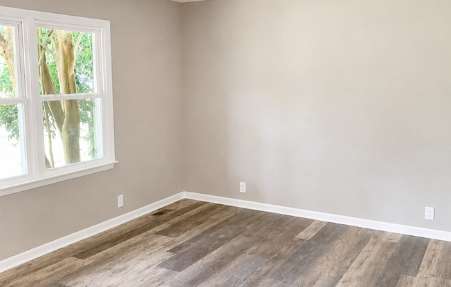 2 Bed 1 Bath Renovated Duplex