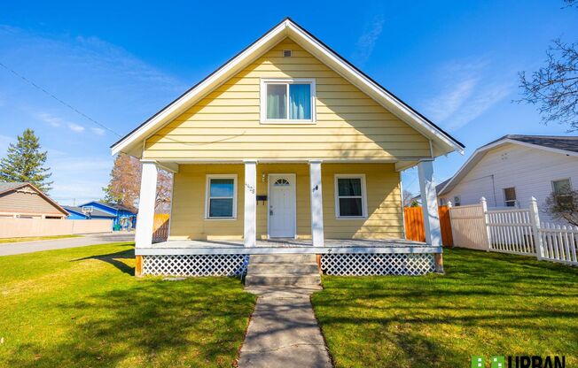Charming 4-Bedroom Home with Fenced Yard, Garage & Washer/Dryer – North Spokane