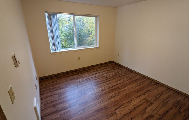2 beds, 1 bath, 750 sqft, $1,395, Unit 33