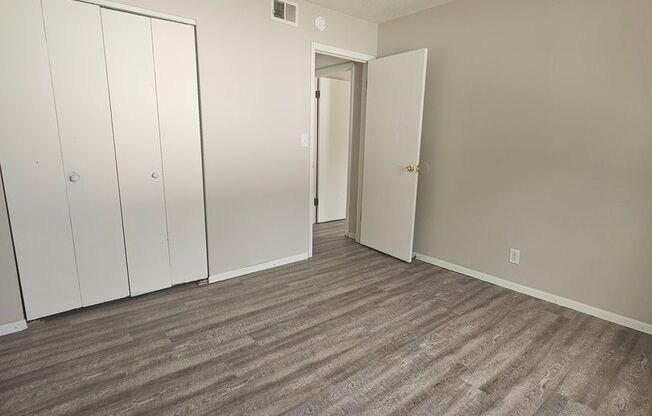 2 beds, 1 bath, $850, Unit 2330 Apt 205