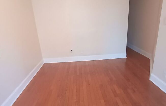 3 beds, 1 bath, $1,850, Unit 1