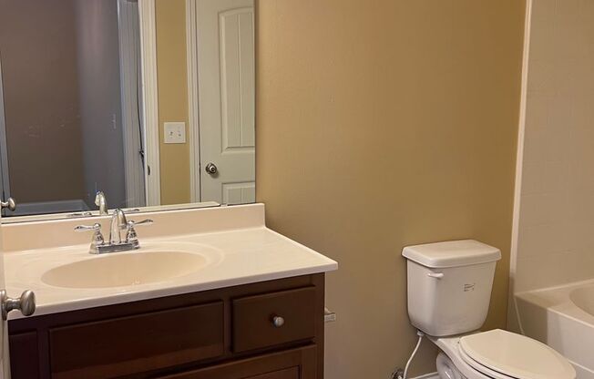 1 bed, 1 bath, 765 sqft, $825, Unit 125