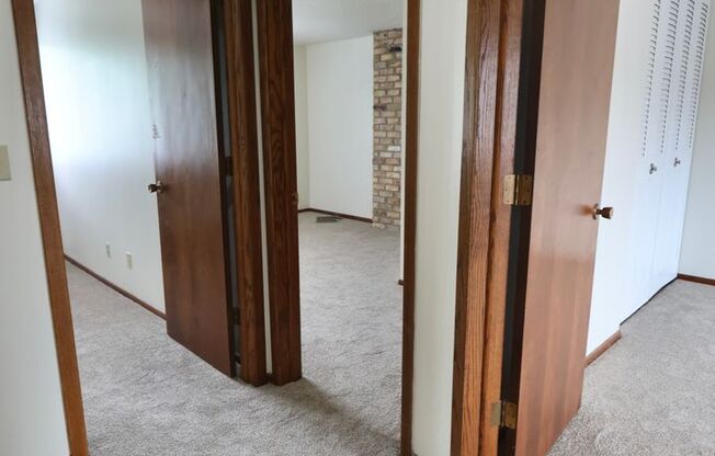 3 beds, 2 baths, 2,000 sqft, $1,995, Unit 32