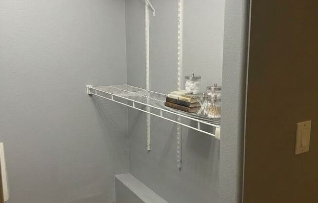 1/1 Condo Great Location in Brandon