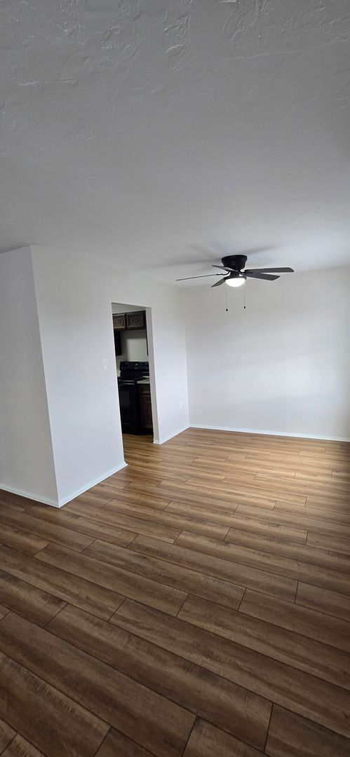 2 beds, 1.5 baths, 1,145 sqft, $1,300, Unit 55-7B10