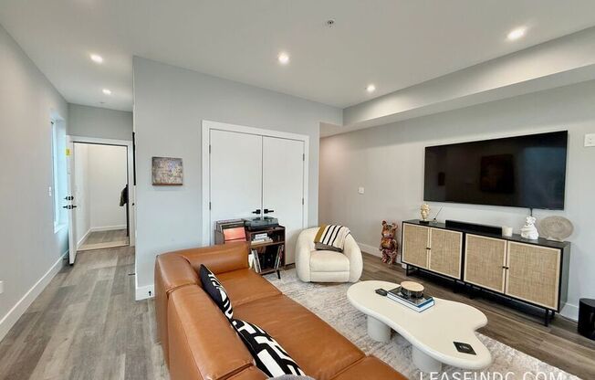 1262 HOLBROOK TERRACE NE