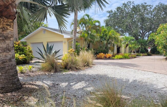 Seasonal/short term home with pool on Siesta Key