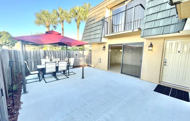 Beautiful Townhome in West Palm Beach!