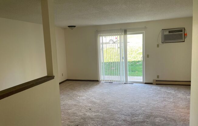 3 beds, 1.5 baths, $1,250, Unit 809-08