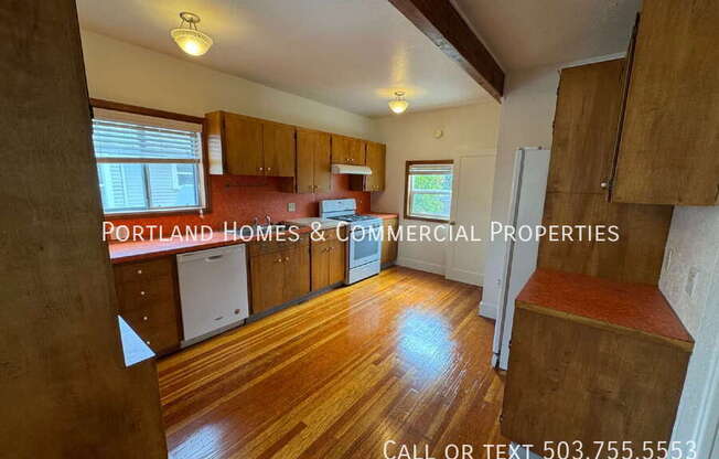 1426 SE BYBEE BLVD