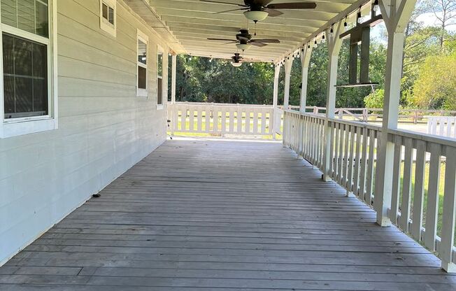 Country Living Rustic 2 bedroom, 2 bath house within minutes to The Woodlands and Oak Ridge