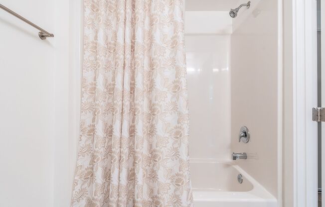 Studio, 1 bath, 405 sqft, $1,295, Unit B002