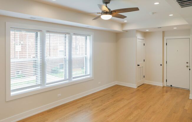 1 bed, 1 bath, 645 sqft, $2,150, Unit 3529.5-1E