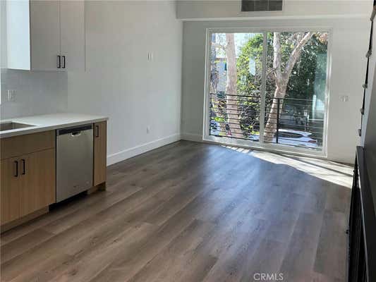 3 beds, 3 baths, 1,243 sqft, $4,300