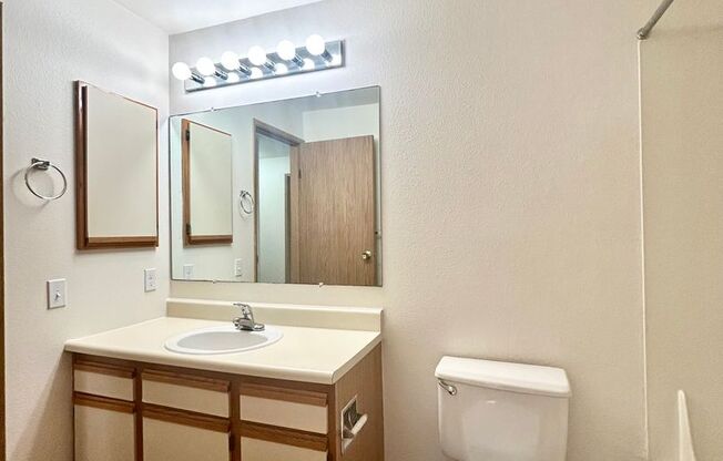 2 beds, 1 bath, 819 sqft, $1,786, Unit B203