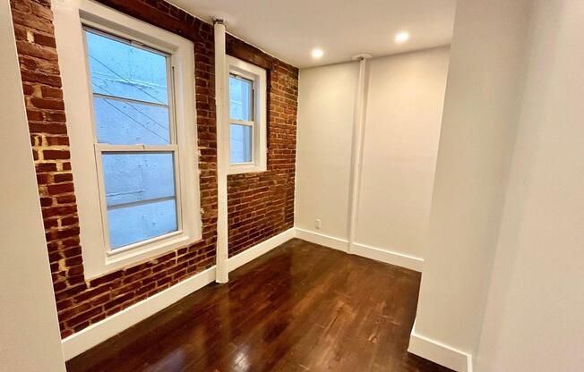 2 beds, 1 bath, $2,928, Unit 5FF