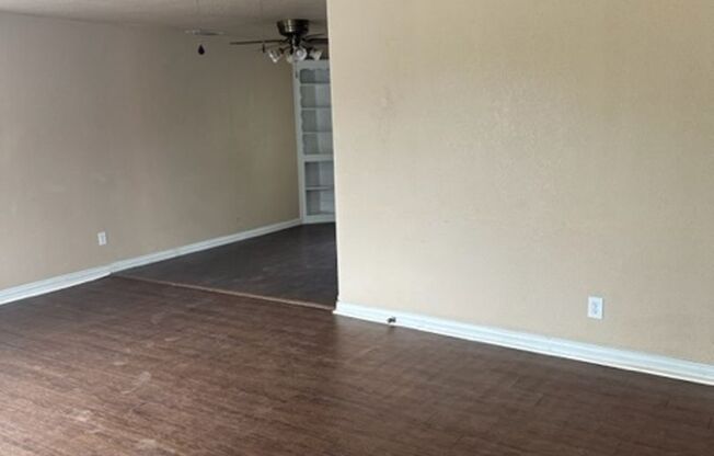 2 beds, 1 bath, $950