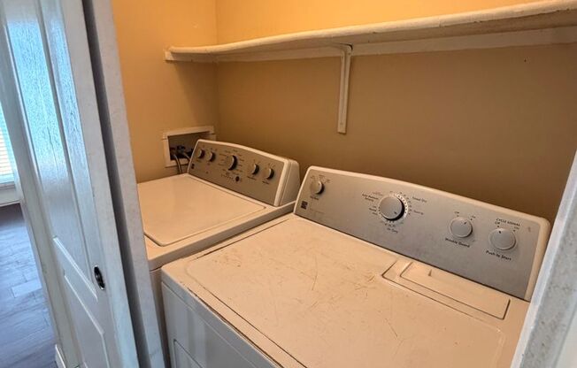 2 beds, 1.5 baths, 1,047 sqft, $1,395, Unit Unit 23