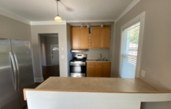 2 beds, 1 bath, $1,795, Unit Unit 2- upper- NMP