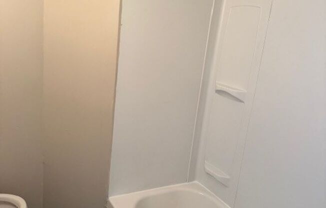 Newly Remodeled 3BR/1.5BA Townhome - Bates Hendricks