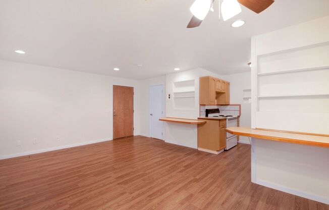 Studio, 1 bath, 400 sqft, $1,195, Unit B19