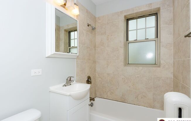 Studio, 1 bath, $1,050, Unit 1002 1/2-38