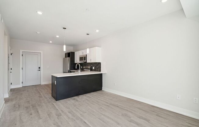 1 bed, 1 bath, 597 sqft, $1,650, Unit D02