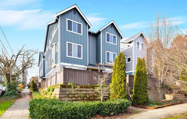 3 Bedroom End Unit Townhome in Wallingford