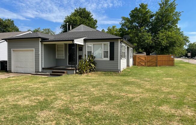 Charming Home On Riverside Drive!