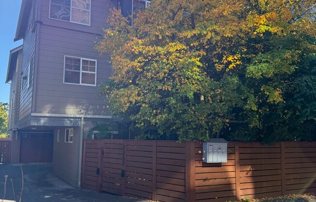 Stand-Alone Ballard Townhome with 3 En-Suite Bedrooms & A/C!