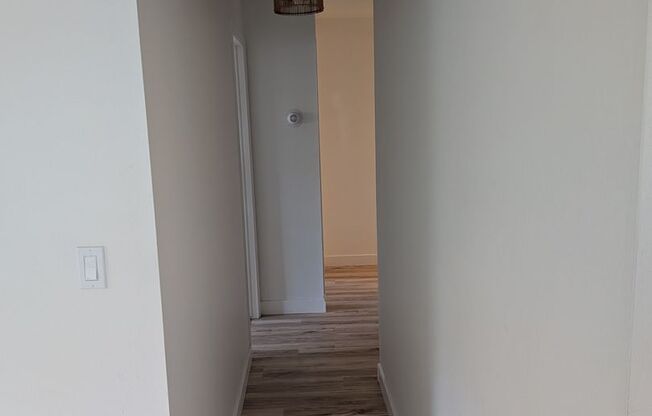2 beds, 1 bath, 900 sqft, $1,350, Unit Unit 207