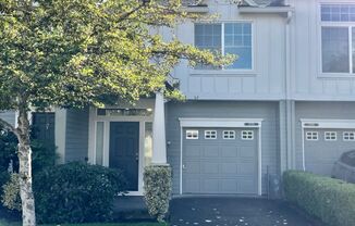 *$500 OFF FIRST FULL MONTH'S RENT* Updated Arbor Townhome with Gym & Pool Access