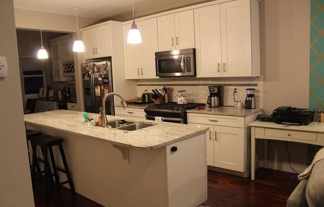 Sleek 3 Bedroom House in Sunnyside!! 6-8 month Short term rental Only!!