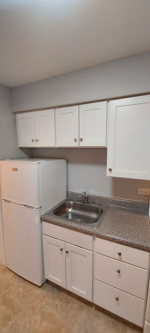 Studio, 1 bath, 335 sqft, $765, Unit IV B-05