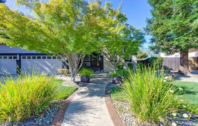 Stunning Ridge Top Views in Rocklin! SOLAR HOME!