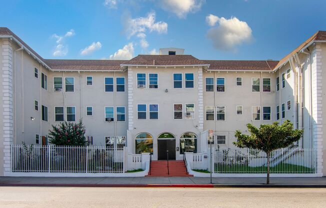 Studio, 1 bath, 214 sqft, $1,325, Unit 302