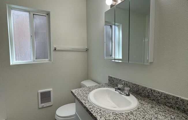 2 beds, 1 bath, 840 sqft, $1,300, Unit 687
