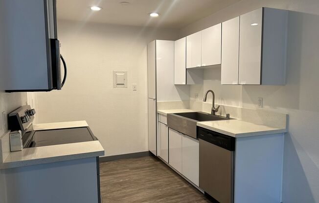 2 beds, 1 bath, 950 sqft, $2,970, Unit C061