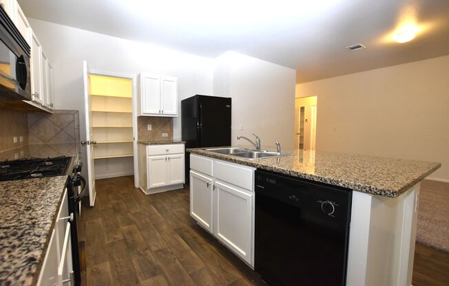 Charming 3-Bedroom Lease in the Heart of Kyle!