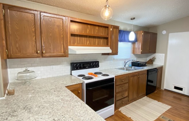3 Bedroom/ 2 Bathroom Newly Renovated Mobile Home in Auburn Available for May/June/July/August Fall Move In!