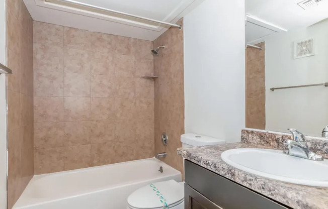 2 beds, 1 bath, 700 sqft, $1,025, Unit 297