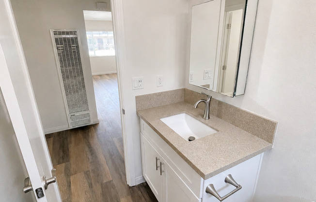 2 beds, 1 bath, $2,500, Unit 110