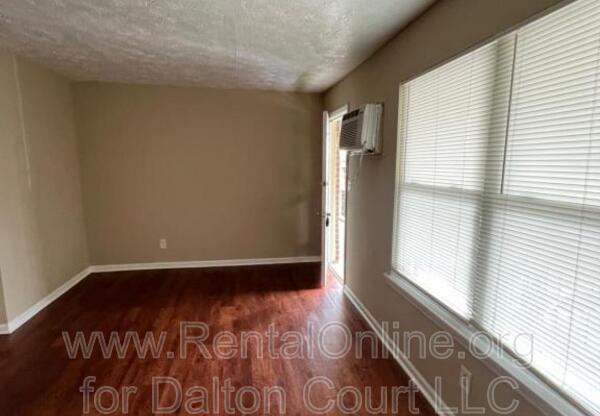1972 Cambridge Drive, Unit 14