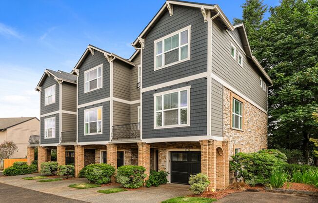 2BD 2.5BA + Bonus Room + Tri Level Townhouse w/Garage + AC + Balcony + Washer/Dryer