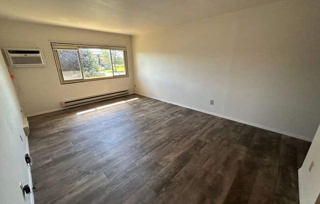 2 beds, 1.5 baths, $1,350, Unit 214
