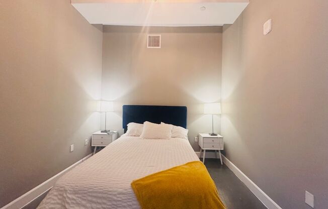 2 beds, 1 bath, 950 sqft, $3,200, Unit 813