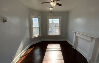 3 beds, 1 bath, $1,010, Unit 3 East